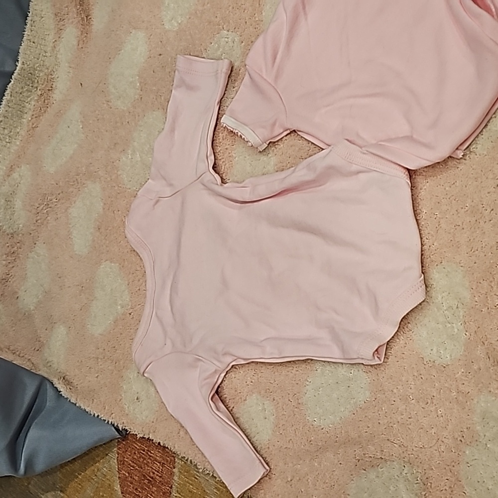 F girls pink preemie onesies snap unbranded never worn Pristine Condition - Picture 8 of 8
